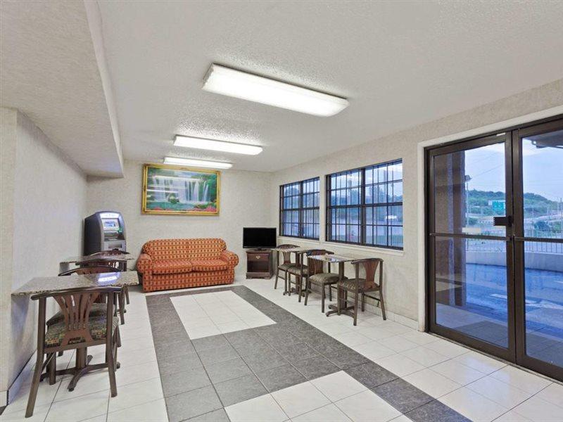 Days Inn By Wyndham Downtown-Nashville West Trinity Lane Extérieur photo