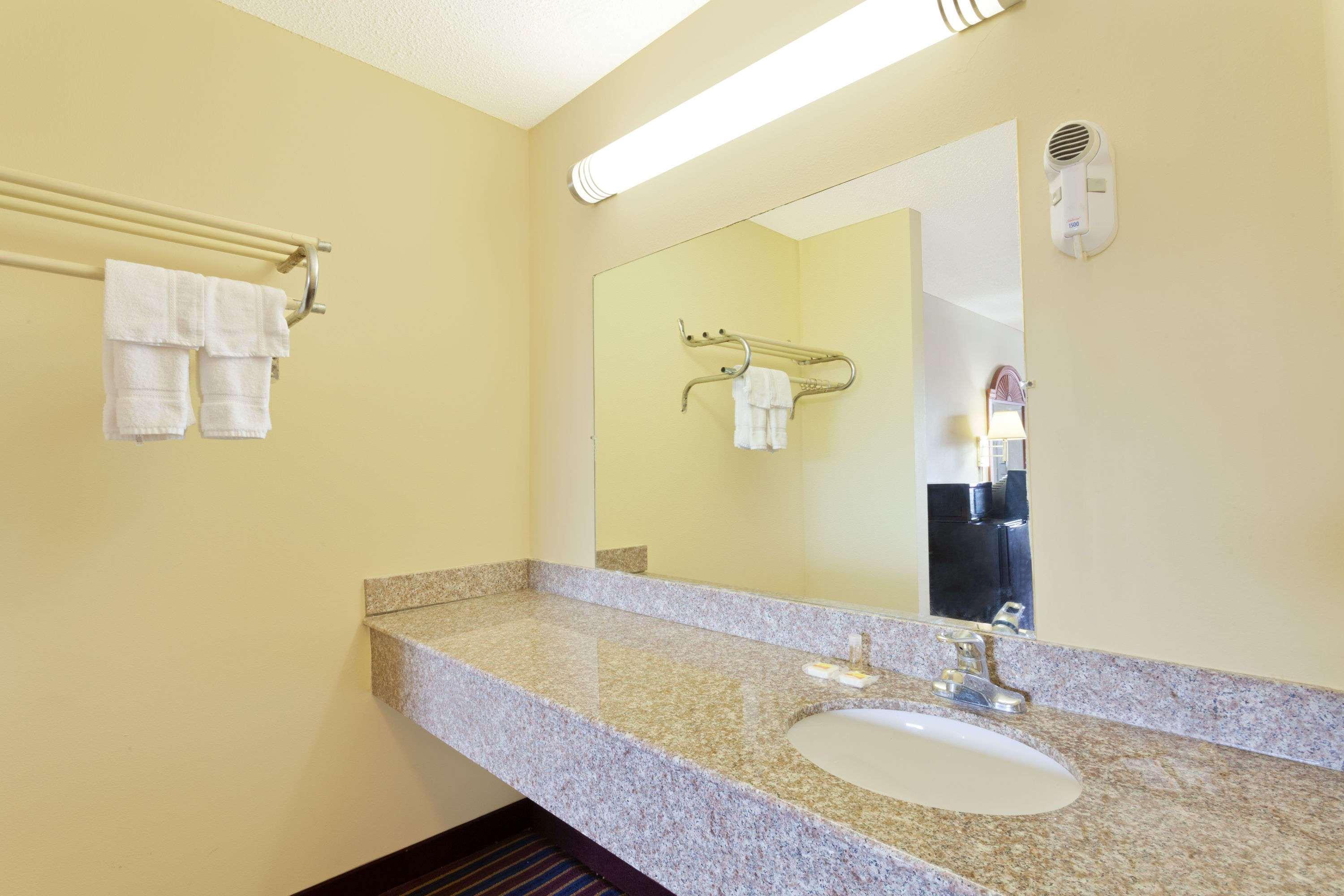Days Inn By Wyndham Downtown-Nashville West Trinity Lane Extérieur photo