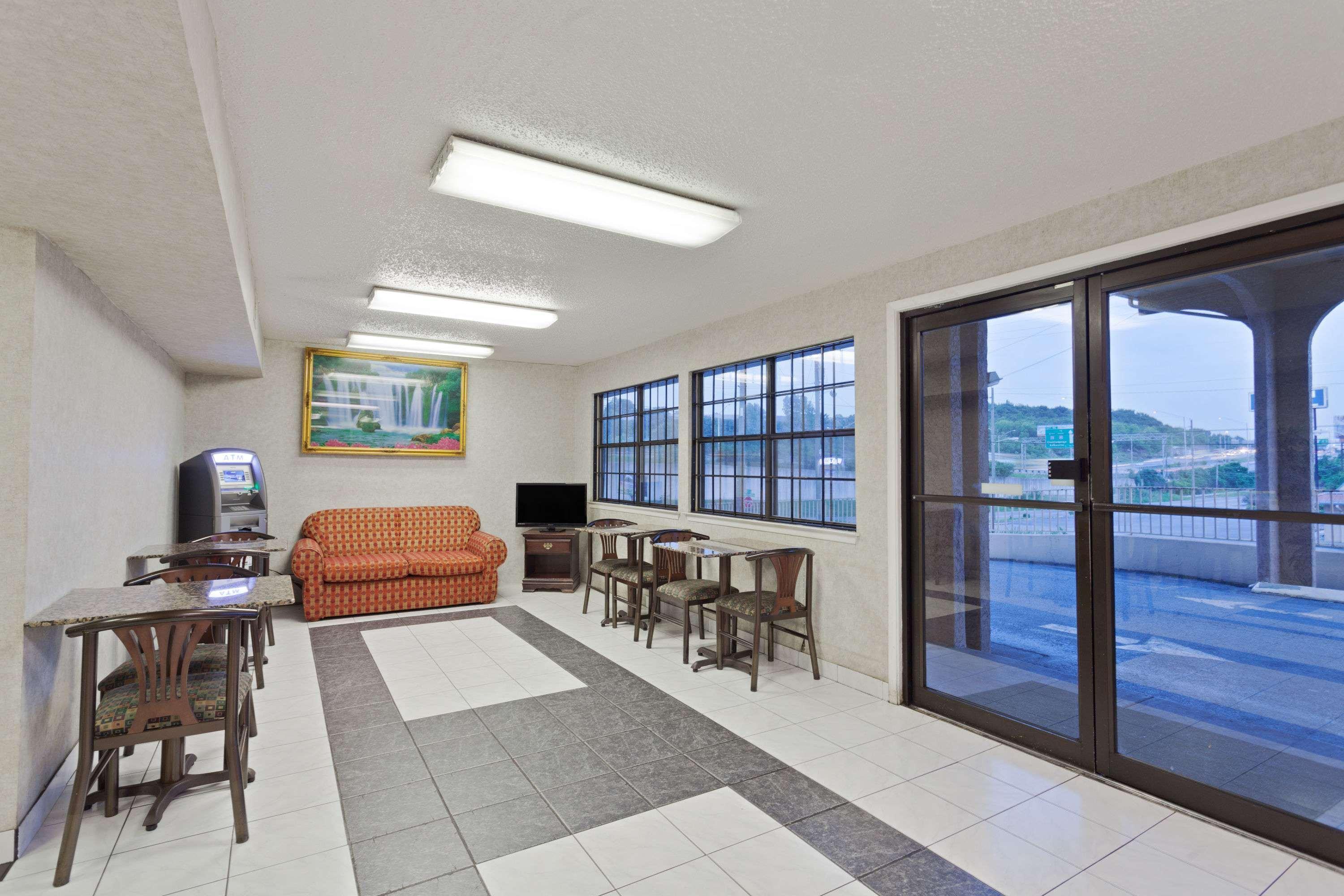 Days Inn By Wyndham Downtown-Nashville West Trinity Lane Extérieur photo