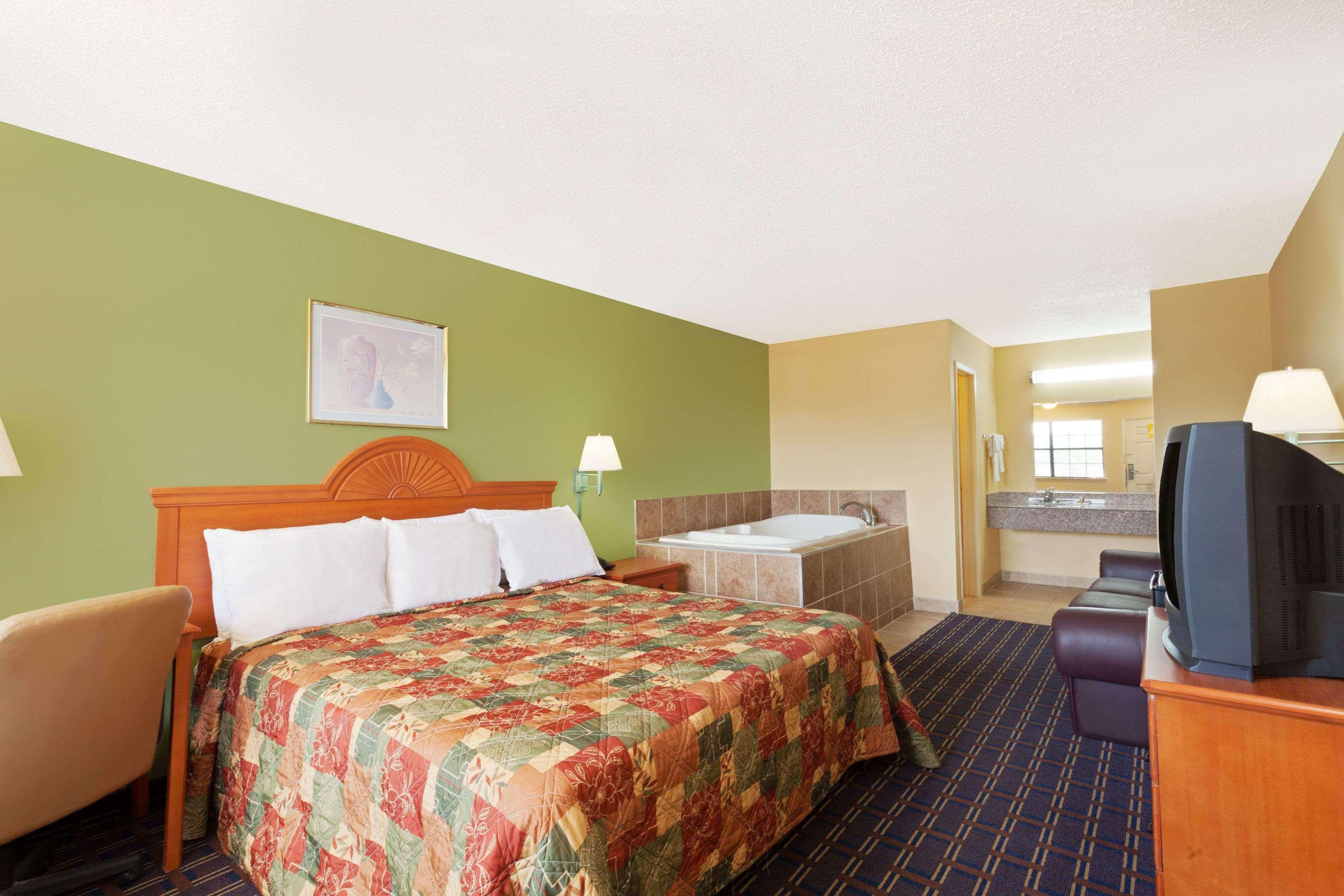Days Inn By Wyndham Downtown-Nashville West Trinity Lane Extérieur photo