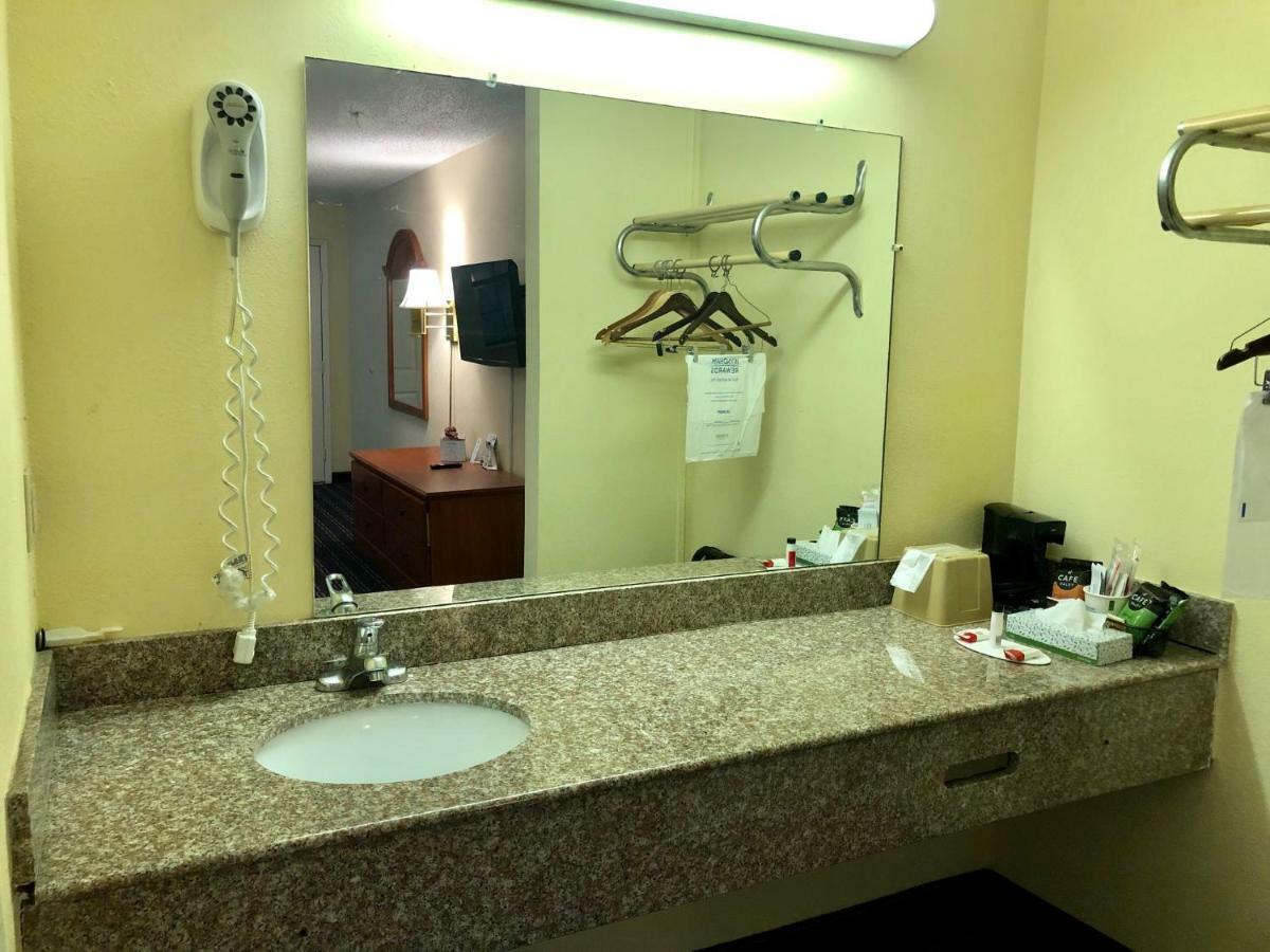 Days Inn By Wyndham Downtown-Nashville West Trinity Lane Extérieur photo